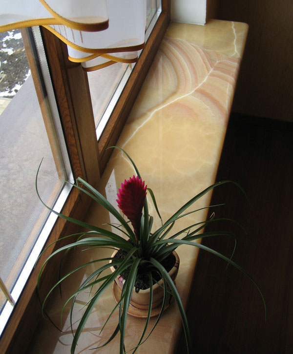подоконник оникс